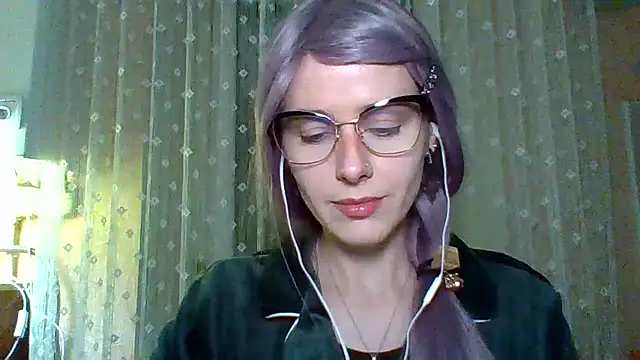 Snapshot of LuminousLady chatting on 02.12.25 LuminousLady online show from 02.12.25