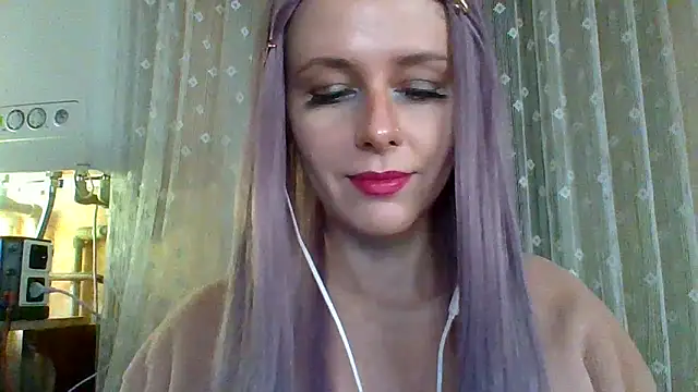 Snapshot of LuminousLady chatting on 02.13.25 LuminousLady online show from 02.13.25