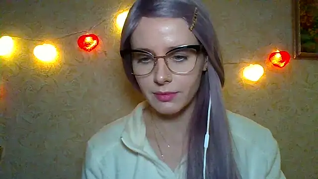 Snapshot of LuminousLady chatting on 02.14.25 LuminousLady online show from 02.14.25