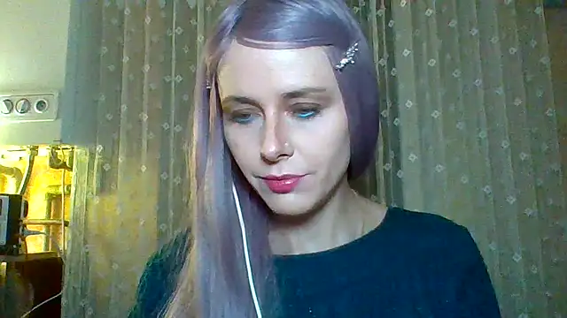 Snapshot of LuminousLady chatting on 02.28.25 LuminousLady online show from 02.28.25