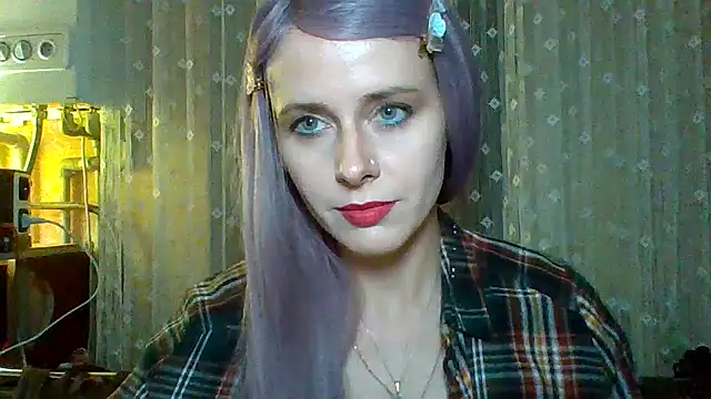 Snapshot of LuminousLady chatting on 03.12.25 LuminousLady online show from 03.12.25