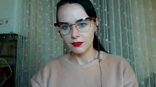 Snapshot of LuminousLady chatting on 03.19.25 LuminousLady online show from 03.19.25