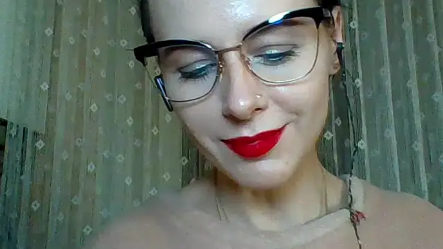 Snapshot of LuminousLady chatting on 03.19.25 LuminousLady online show from 03.19.25