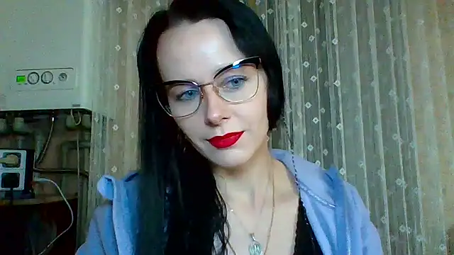 Snapshot of LuminousLady chatting on 03.20.25 LuminousLady online show from 03.20.25
