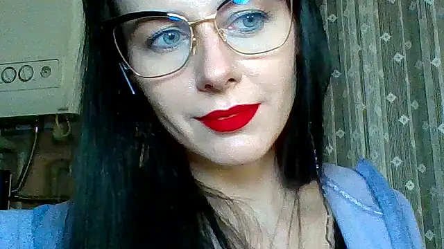 Snapshot of LuminousLady chatting on 03.20.25 LuminousLady online show from 03.20.25