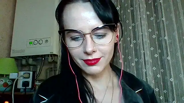 Snapshot of LuminousLady chatting on 03.21.25 LuminousLady online show from 03.21.25