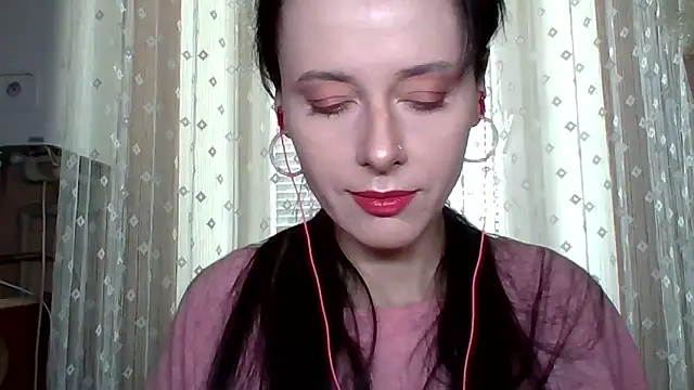 Snapshot of LuminousLady chatting on 09.09.25 LuminousLady online show from 09.09.25