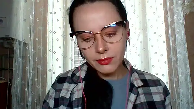 Snapshot of LuminousLady chatting on 09.11.25 LuminousLady online show from 09.11.25
