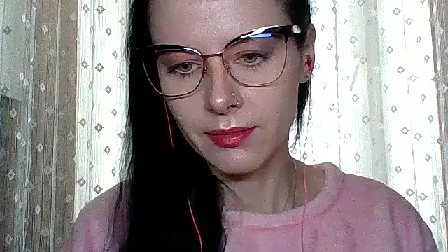 Snapshot of LuminousLady chatting on 09.12.25 LuminousLady online show from 09.12.25