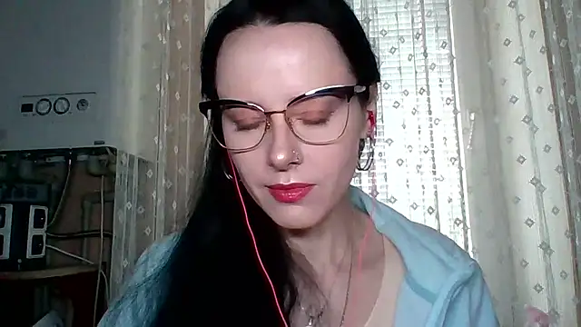 Snapshot of LuminousLady chatting on 09.15.25 LuminousLady online show from 09.15.25