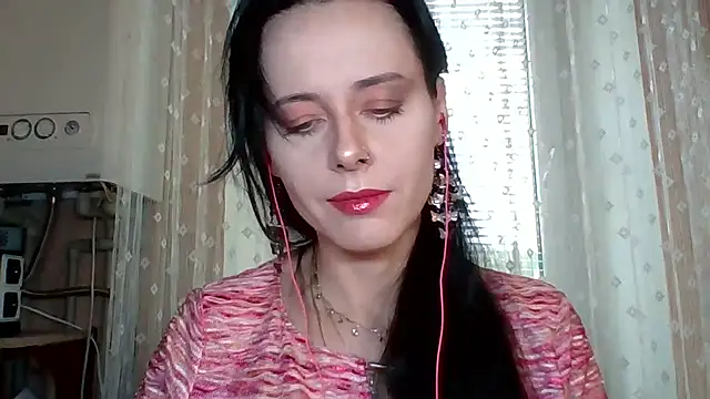 Snapshot of LuminousLady chatting on 09.19.25 LuminousLady online show from 09.19.25