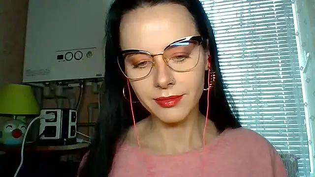 Snapshot of LuminousLady chatting on 09.26.25 LuminousLady online show from 09.26.25