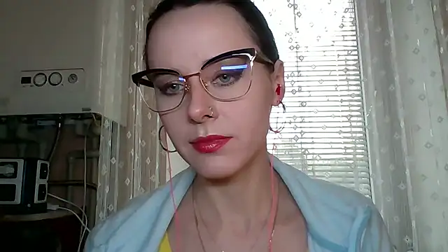 Snapshot of LuminousLady chatting on 09.28.25 LuminousLady online show from 09.28.25