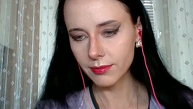 Snapshot of LuminousLady chatting on 09.29.25 LuminousLady online show from 09.29.25