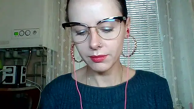 Snapshot of LuminousLady chatting on 09.30.25 LuminousLady online show from 09.30.25