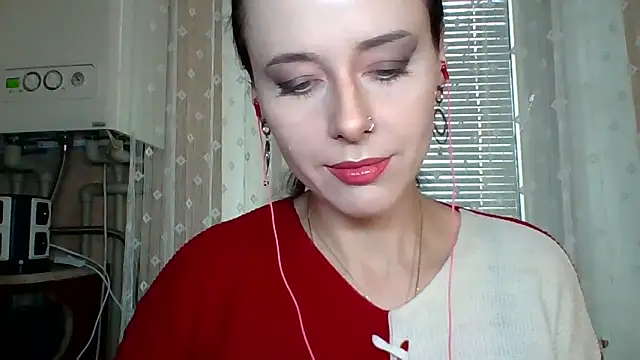 Snapshot of LuminousLady chatting on 10.02.25 LuminousLady online show from 10.02.25