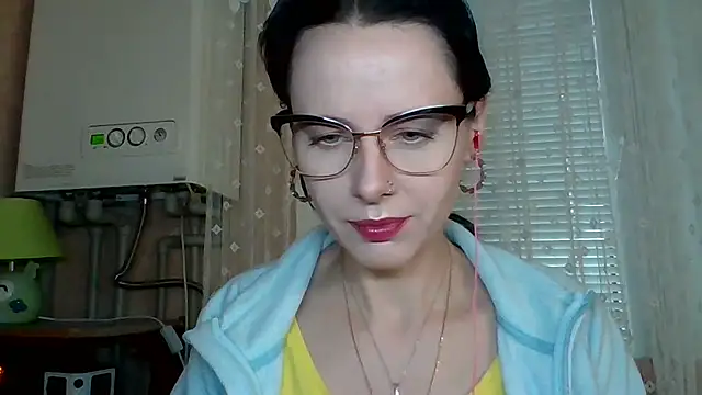 Snapshot of LuminousLady chatting on 10.09.25 LuminousLady online show from 10.09.25