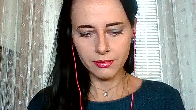 Snapshot of LuminousLady chatting on 10.21.25 LuminousLady online show from 10.21.25