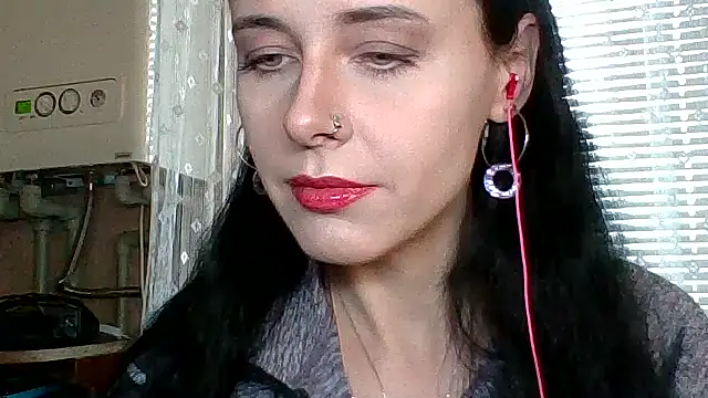 Snapshot of LuminousLady chatting on 11.02.25 LuminousLady online show from 11.02.25