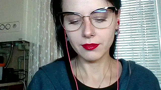 Snapshot of LuminousLady chatting on 11.05.25 LuminousLady online show from 11.05.25