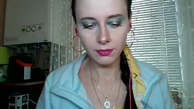 Snapshot of LuminousLady chatting on 11.06.25 LuminousLady online show from 11.06.25