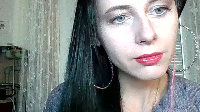 Snapshot of LuminousLady chatting on 11.07.25 LuminousLady online show from 11.07.25