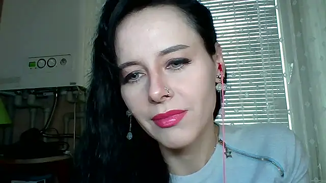 Snapshot of LuminousLady chatting on 11.13.25 LuminousLady online show from 11.13.25