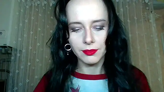 Snapshot of LuminousLady chatting on 12.16.25 LuminousLady online show from 12.16.25