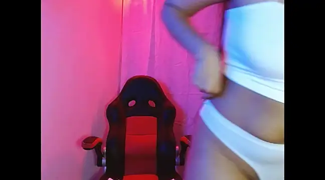 Snapshot of SallyWhitee chatting on 03.08.25 SallyWhitee online show from 03.08.25