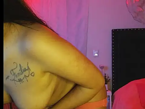 Snapshot of SallyWhitee chatting on 03.17.25 SallyWhitee online show from 03.17.25