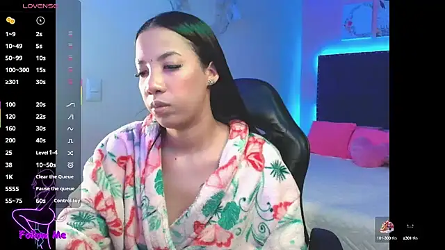 Snapshot of SallyWhitee chatting on 10.04.25 SallyWhitee online show from 10.04.25