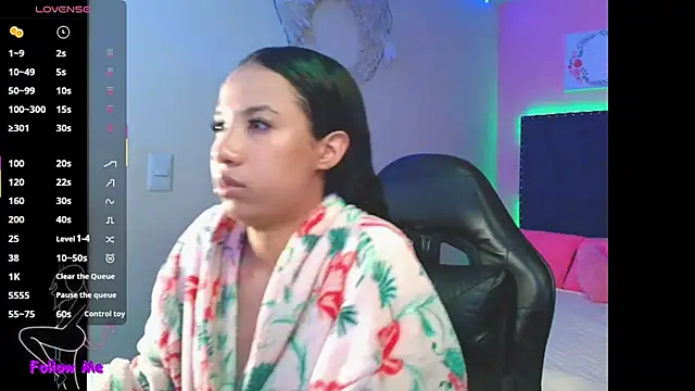 Snapshot of SallyWhitee chatting on 11.23.25 SallyWhitee online show from 11.23.25