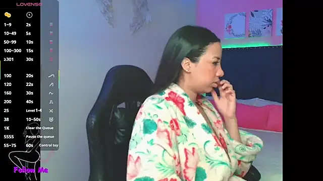 Snapshot of SallyWhitee chatting on 12.04.25 SallyWhitee online show from 12.04.25