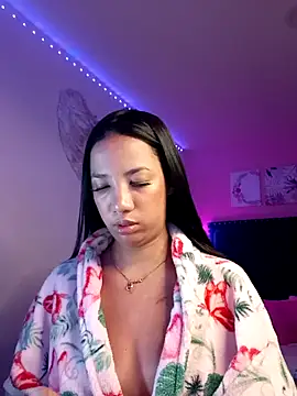 SallyWhitee online show from 02.04.26