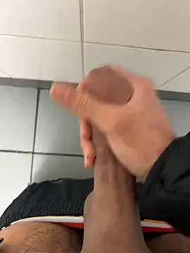 Snapshot of amialiii chatting on 02.13.25 amialiii online show from 02.13.25