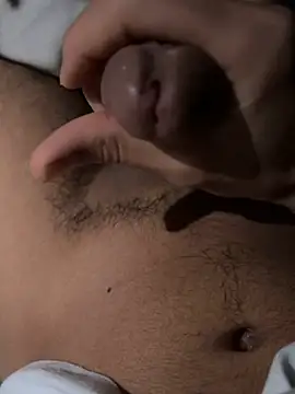 Snapshot of amialiii chatting on 02.14.25 amialiii online show from 02.14.25