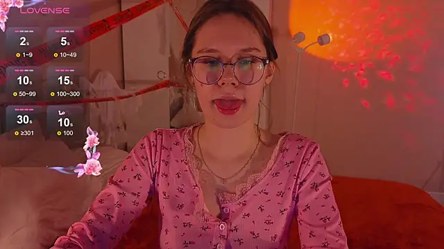 Mia Luw online show from 11.02.25