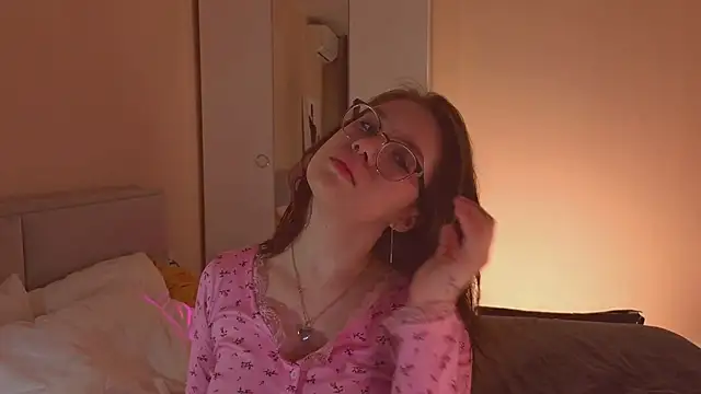 Mia Luw online show from 02.07.26