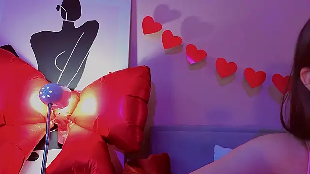 Mia Luw online show from 02.17.26