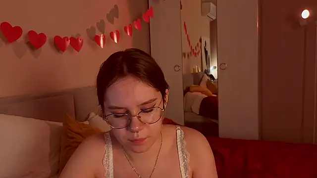 Mia Luw online show from 03.15.26