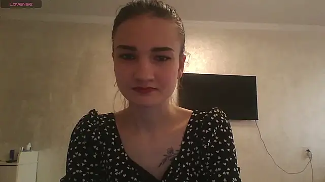 Snapshot of RoyalDessertt chatting on 03.07.25 RoyalDessertt online show from 03.07.25