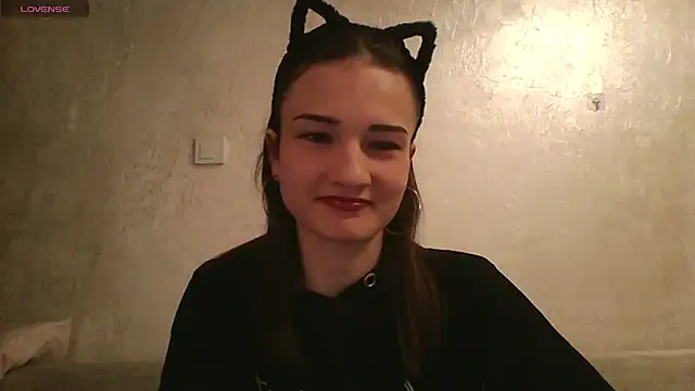 Snapshot of RoyalDessertt chatting on 03.13.25 RoyalDessertt online show from 03.13.25