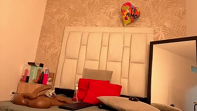 dafnnelewis online show from 12.01.25