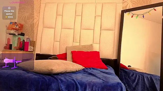 dafnnelewis online show from 12.17.25