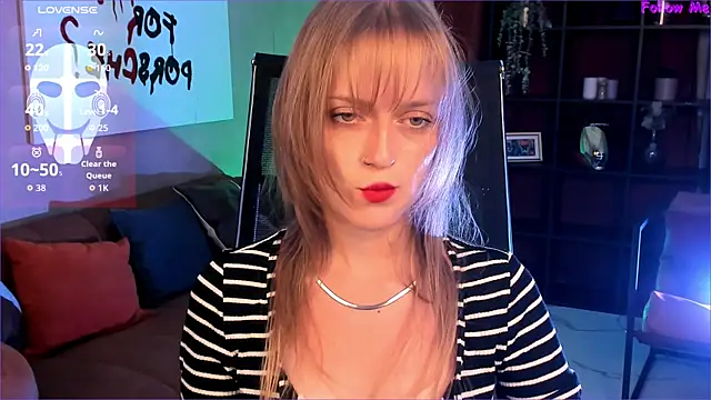 Snapshot of KiraMontoya chatting on 09.10.25 KiraMontoya online show from 09.10.25