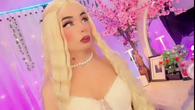 Snapshot of Irina_milkmaid chatting on 12.18.25 Irina milkmaid online show from 12.18.25