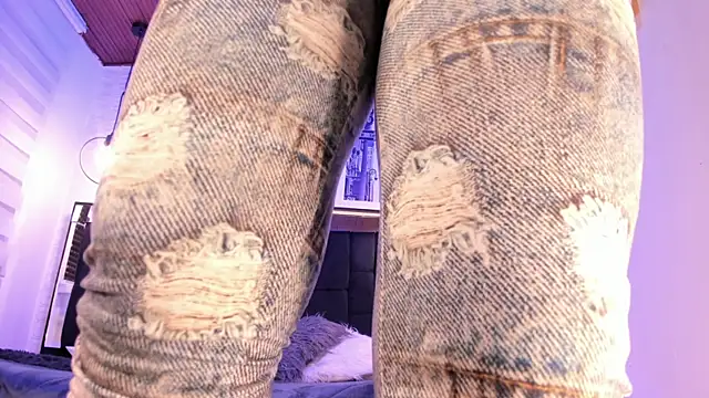 tylla  online show from 11.21.25