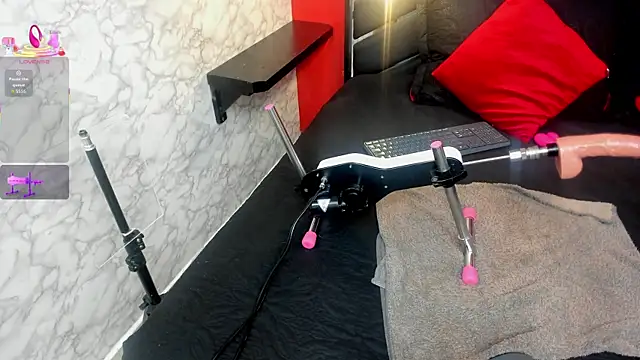 IVISBOUNCYASS online show from 12.17.25