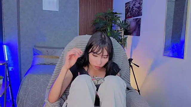 Miaa Lee7 online show from 05.23.26