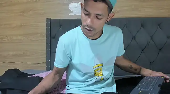 Snapshot of guyeifmaxiro chatting on 02.08.25 guyeifmaxiro online show from 02.08.25